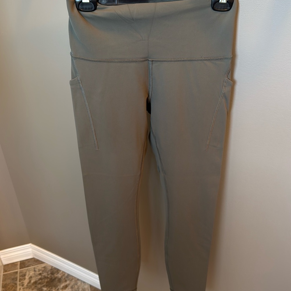Lululemon Wunder Train Tight 25” w pockets Sz 8 Carob Brown